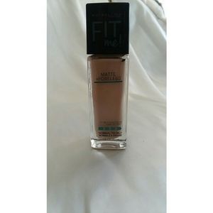 Maybelline Fit Me ~ Natural beige Foundation